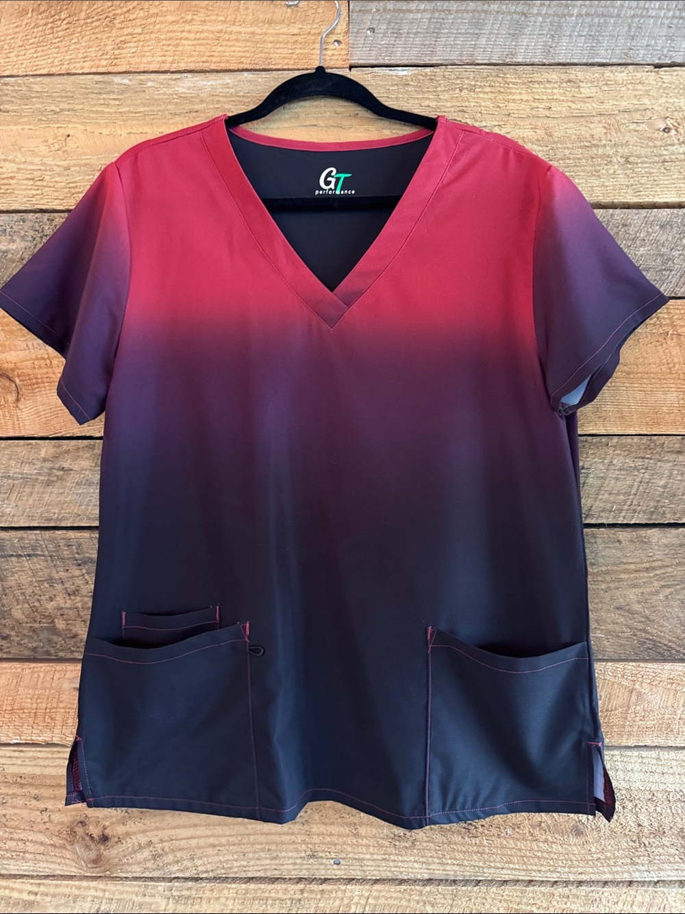 GT Performance Scrub Top ombre v-neck in red and black NWOT Size L